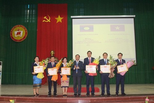 lao bg111.jpg