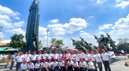 Lớp Lào khóa 7 đi nghiên cứu thực tế tại Thủ đô Hà Nội